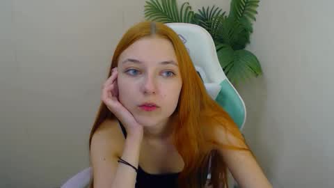 Vivien online show from October 8, 2025, 5:54 pm