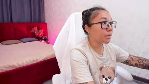 Snapshot of vivien_montclair chatting on June 28, 2026, 11:44 pm Vivien online show from June 28, 2026, 11:44 pm
