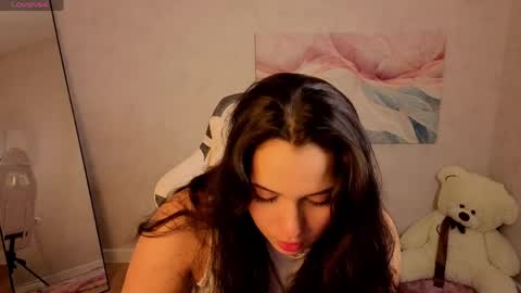 Snapshot of vivien_ross chatting on May 5, 2026, 1:46 am vivien_ross online show from May 5, 2026, 1:46 am