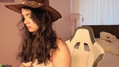 Snapshot of vivien_ross chatting on June 2, 2026, 1:07 am vivien_ross online show from June 2, 2026, 1:07 am