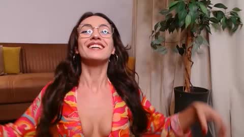 Snapshot of vivienneclement chatting on October 25, 2025, 3:51 pm Vivienne online show from October 25, 2025, 3:51 pm