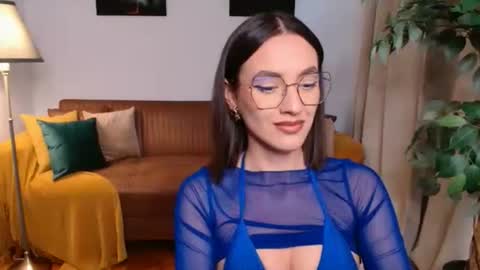 Snapshot of vivienneclement chatting on May 3, 2026, 4:46 pm Vivienne online show from May 3, 2026, 4:46 pm