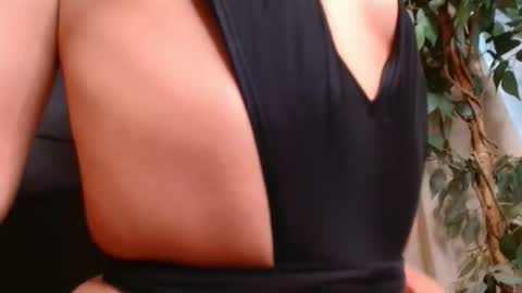 Snapshot of vivienneclement chatting on July 14, 2026, 4:56 pm Vivienne online show from July 14, 2026, 4:56 pm