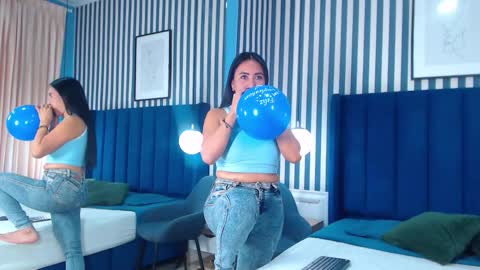 Vivian  online show from November 25, 2025, 1:11 pm