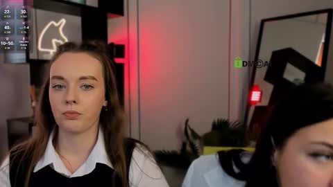 vivy_star online show from October 7, 2025, 8:44 am