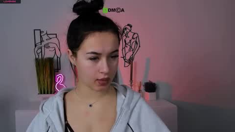 vivy_star online show from October 19, 2025, 8:48 am