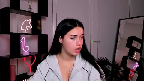 vivy_star online show from October 24, 2025, 7:43 pm