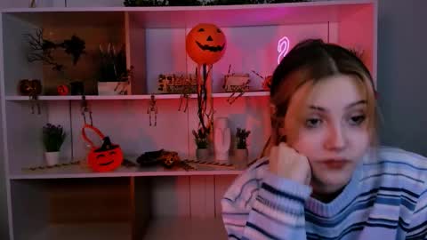 vivy_star online show from November 2, 2025, 8:00 pm