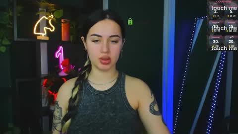 vivy_star online show from May 19, 2026, 6:47 pm