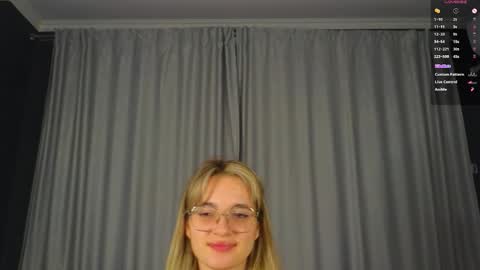 Snapshot of vivyboo111 chatting on October 26, 2025, 8:37 pm vivyboo111 online show from October 26, 2025, 8:37 pm