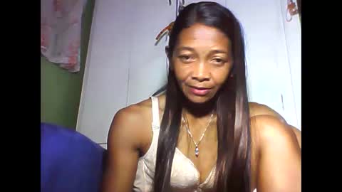 Snapshot of vixen_lina chatting on May 4, 2026, 6:15 pm vixen_lina online show from May 4, 2026, 6:15 pm