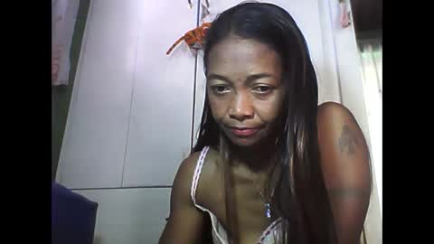 Snapshot of vixen_lina chatting on May 6, 2026, 6:41 am vixen_lina online show from May 6, 2026, 6:41 am