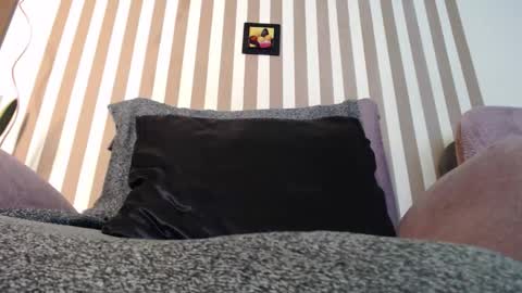 Snapshot of vixenn_ chatting on December 15, 2025, 11:20 pm vixenn_ online show from December 15, 2025, 11:20 pm