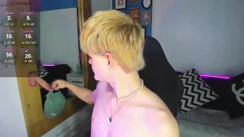 Snapshot of vladhellsing4 chatting on November 8, 2025, 2:39 pm Vlad online show from November 8, 2025, 2:39 pm