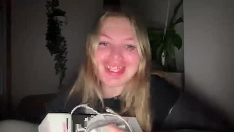 Hey Im Charlie 3 online show from December 22, 2025, 10:40 pm