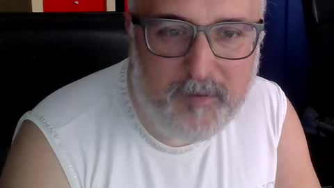 Snapshot of volpi72 chatting on June 18, 2026, 10:19 am volpi72 online show from June 18, 2026, 10:19 am