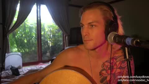 Snapshot of voodoo_hd chatting on September 23, 2025, 12:35 am Voodoo and Lucy online show from September 23, 2025, 12:35 am