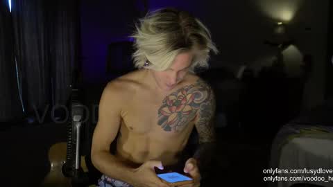 Snapshot of voodoo_hd chatting on September 26, 2025, 10:47 pm Voodoo and Lucy online show from September 26, 2025, 10:47 pm