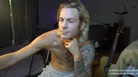 Snapshot of voodoo_hd chatting on October 2, 2025, 2:29 am Voodoo and Lucy online show from October 2, 2025, 2:29 am