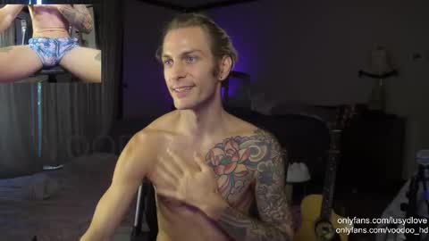 Snapshot of voodoo_hd chatting on October 10, 2025, 2:43 am Voodoo and Lucy online show from October 10, 2025, 2:43 am