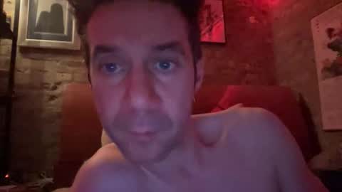 Snapshot of voodoochilelove chatting on December 18, 2025, 1:11 am Djangus Roundstone online show from December 18, 2025, 1:11 am