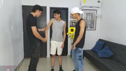 voyeurism_guys online show from April 22, 2026, 11:06 pm