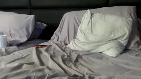 Snapshot of vpc chatting on December 15, 2025, 7:40 pm Enjoy guys of all ages if you are not on cam please dont ask for requests if i dont respond dont think im ignoring you i online show from December 15, 2025, 7:40 pm