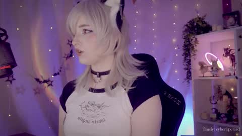 Snapshot of vronnier chatting on December 18, 2025, 3:07 pm vronnier online show from December 18, 2025, 3:07 pm