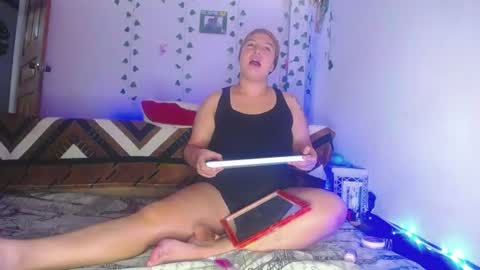 Snapshot of vsleyandlunaper chatting on June 25, 2026, 2:11 am vsleyandlunaper online show from June 25, 2026, 2:11 am