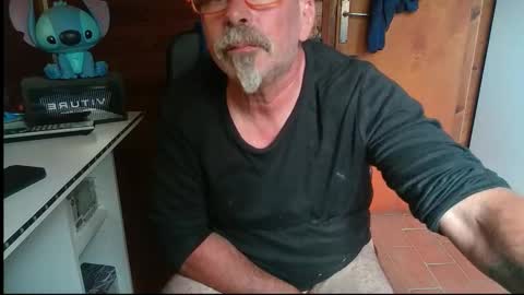 Snapshot of vuda77 chatting on November 1, 2025, 1:24 pm oscar online show from November 1, 2025, 1:24 pm