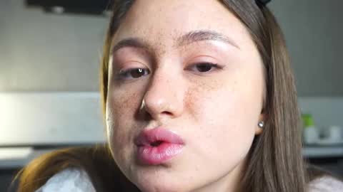 Snapshot of vvilly_wonka chatting on December 19, 2025, 1:56 am Ethal - thank you for thumb up online show from December 19, 2025, 1:56 am