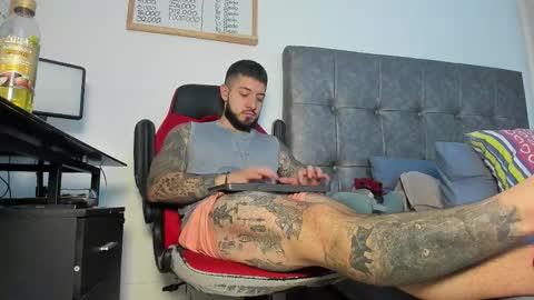 vyxen_ online show from March 18, 2026, 8:23 pm