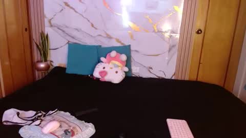 Snapshot of w_kittycat chatting on March 30, 2026, 10:33 pm kitty SUPORT ME AND MY BABY SINGLE MOMY online show from March 30, 2026, 10:33 pm