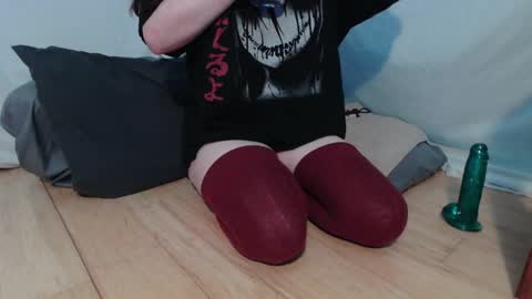 Snapshot of wacky_weirdo chatting on October 30, 2025, 11:22 am Rose online show from October 30, 2025, 11:22 am