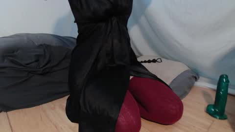 Snapshot of wacky_weirdo chatting on November 9, 2025, 11:36 pm Rose online show from November 9, 2025, 11:36 pm