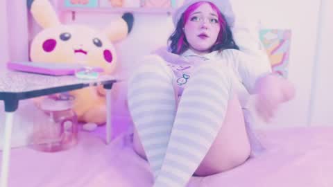 Snapshot of waifumochi_chan chatting on June 5, 2026, 3:24 am online show from June 5, 2026, 3:24 am