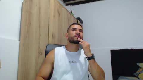 Snapshot of walter_brownn01 chatting on November 4, 2025, 11:04 pm WALTER BROWN online show from November 4, 2025, 11:04 pm