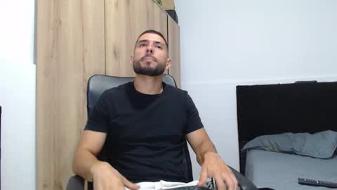 Snapshot of walter_brownn01 chatting on November 18, 2025, 4:22 pm WALTER BROWN online show from November 18, 2025, 4:22 pm