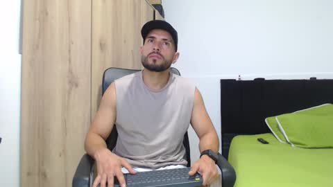 Snapshot of walter_brownn01 chatting on November 22, 2025, 5:01 pm WALTER BROWN online show from November 22, 2025, 5:01 pm