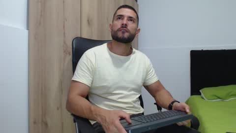 Snapshot of walter_brownn01 chatting on November 26, 2025, 8:54 pm WALTER BROWN online show from November 26, 2025, 8:54 pm