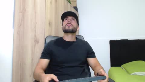 Snapshot of walter_brownn01 chatting on November 27, 2025, 3:36 pm WALTER BROWN online show from November 27, 2025, 3:36 pm