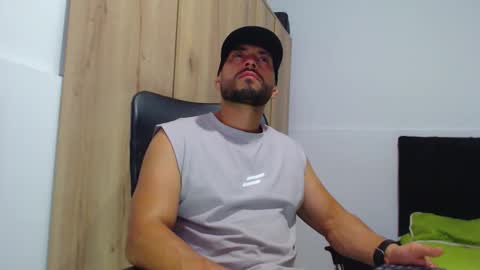 Snapshot of walter_brownn01 chatting on December 5, 2025, 5:27 am WALTER BROWN online show from December 5, 2025, 5:27 am