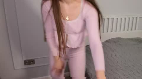 Snapshot of wandaburn chatting on December 6, 2024, 4:25 am wandaburn online show from December 6, 2024, 4:25 am