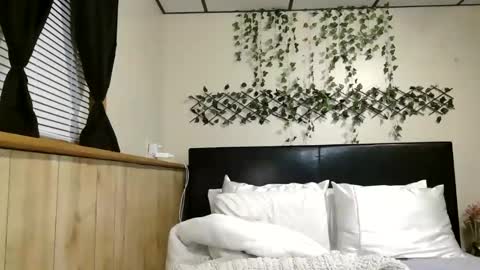 wanderlustgaal online show from December 3, 2025, 9:40 am