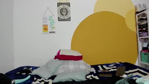 Waningrose  Lu online show from November 12, 2025, 9:25 pm