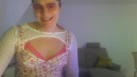 Snapshot of wannafeelitall chatting on December 2, 2024, 5:37 pm Emilia inst online show from December 2, 2024, 5:37 pm