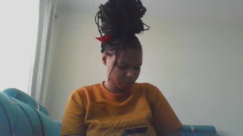 wapgirl22 online show from April 6, 2026, 4:46 am