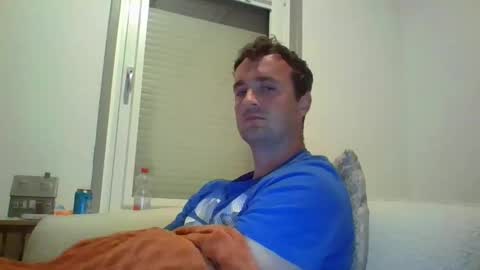 Snapshot of warr111 chatting on May 6, 2026, 9:42 pm warr111 online show from May 6, 2026, 9:42 pm