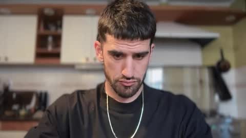 wearetwo online show from October 21, 2025, 9:37 pm