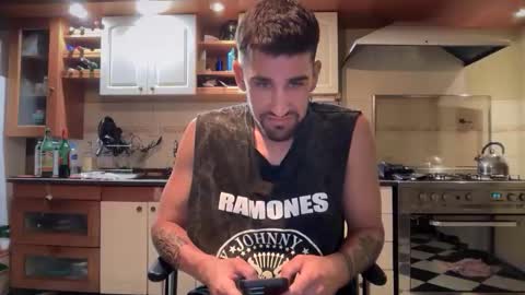 wearetwo online show from December 22, 2025, 12:07 am